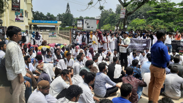 খুমেক অধ্যক্ষ, উপাধ্যক্ষ, হাসপাতালের পরিচালক ও উপপরিচালকের কক্ষে তালা 
