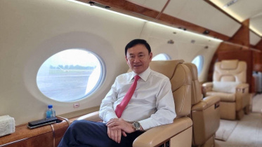 ব্যক্তিগত জেট বিমানে চড়ে ১৫ বছর পর দেশে ফিরেন থাকসিন সিনাওয়াত্রা। ছবি: রয়টার্স