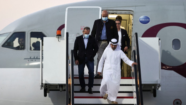 দোহায় এসে পৌঁছান ৩ মুক্তি পাওয়া বন্দি। ছবি: রয়টার্স