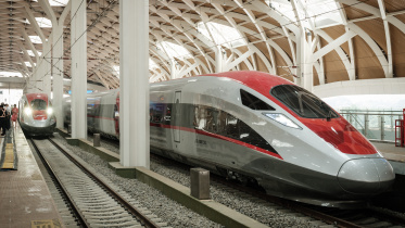 দক্ষিণ-পূর্ব এশিয়ার প্রথম বুলেট ট্রেন সেবা চালু করেছে ইন্দোনেশিয়া। ছবি: এএফপি