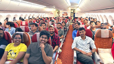 চার্টার্ড প্লেনের ভেতরে যাত্রীদের দেখা যাচ্ছে। ছবি: এস জয়শঙ্করের এক্স পেজ