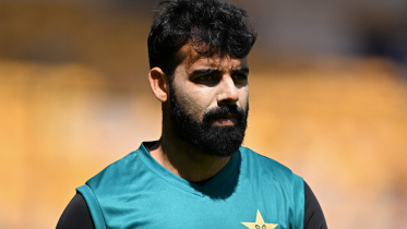 মহাগুরুত্বপূর্ণ ম্যাচের আগে শাদাবকে নিয়ে অনিশ্চয়তায় পাকিস্তান