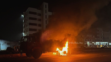 ট্রাকে আগুন.jpg