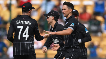 সেমিতে এক পা দিয়ে বাংলাদেশকেও এগিয়ে দিল নিউজিল্যান্ড