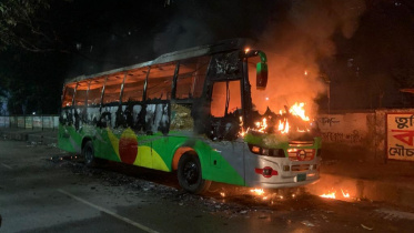 রাজধানীতে ৪০ মিনিটে ৩ বাসে আগুন