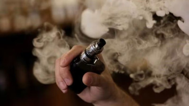 সাম্প্রতিক সময়ে ভেপের স্বাস্থ্যঝুঁকির বিষয়গুলো সবার সামনে আসছে। প্রতিকী ছবি: রয়টার্স