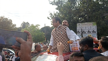 ছেলের মনোনয়ন জমা দিলেন হাজি সেলিম