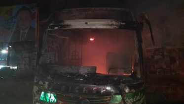 যাত্রাবাড়ীতে বাসে আগুন