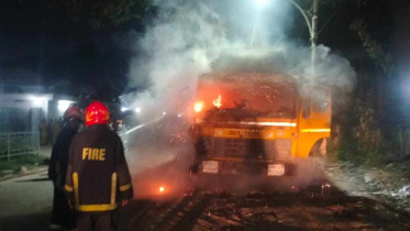 কাভার্ডভ্যানে আগুন