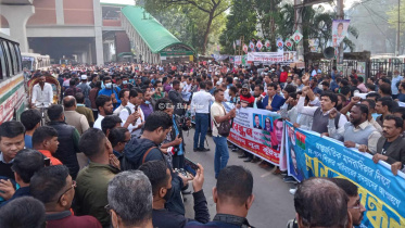 প্রেসক্লাবের সামনে মানবন্ধন