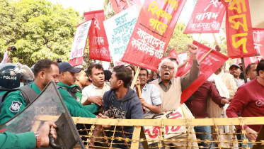 দ্বাদশ জাতীয় সংসদ নির্বাচনের তফসিল বাতিল, সরকার ও নির্বাচন কমিশনের পদত্যাগ, নির্দলীয় তদারকি সরকারের অধীনে নির্বাচন এবং সভা-সমাবেশের ওপর নিষেধাজ্ঞা প্রত্যাহারের দাবিতে ঢাকায় নির্বাচন কমিশন অভিমুখে বাম গণতান্ত্রিক জোটের মিছিলে বাধা দিয়েছে পুলিশ।