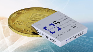 বেটাভোল্টের মুদ্রার চেয়েও ছোট এই ব্যাটারিতে এক চার্জে ৫০ বছর চলবে মোবাইল ফোন। ছবি: বেটাভোল্ট