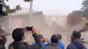 পুলিশের সঙ্গে সংঘর্ষ