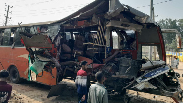 নরসিংদীতে বাস-কাভার্ড ভ্যান সংঘর্ষে ২ চালক নিহত