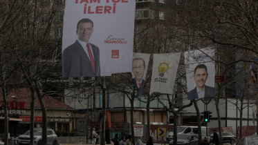 ইস্তাম্বুলের মেয়র নির্বাচনকে সামনে রেখে প্রার্থী ও নেতাদের পোস্টারে ছেয়ে গেছে শহরটি। ছবি: 