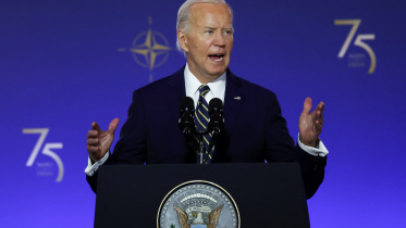 ন্যাটো সম্মেলনে বক্তব্য রাখছেন জো বাইডেন। ছবি: রয়টার্স