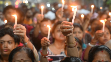 কলকাতায় চিকিৎসক ধর্ষণ-হত্যার প্রতিবাদে বিক্ষোভ। ছবি: এএফপি