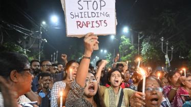 ভারতে চিকিৎসক ধর্ষণ-হত্যার প্রতিবাদে বিক্ষোভ। ছবি: এএফপি 