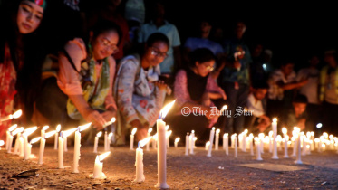 ভারতে চিকিৎসক ধর্ষণ-হত্যা: টিএসসিতে শিক্ষার্থীদের মিছিল-সমাবেশ-মোমবাতি প্রজ্বলন