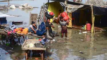 গঙ্গার তীরে প্রয়াগরাজে (এলাহাবাদ) প্রবল বৃষ্টির পর বন্যা। ছবি: এএফপি