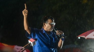 জামিনে মুক্তি পেয়ে ভক্তদের উদ্দেশে বক্তব্য রাখছেন কেজরিওয়াল। ছবি: এএফপি (১৩ সেপ্টেম্বর, ২০২৪) 