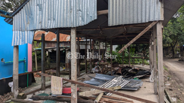 ‘অনৈতিক কাজের’ অভিযোগে ইউপি সদস্যের নেতৃত্বে বাড়ি ভাঙচুর-লুট
