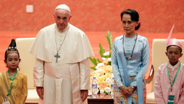 পোপ ফ্রান্সিস ও অং সান সু চি। ফাইল ছবি: সংগৃহীত