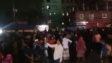 বকেয়া বেতন দাবিতে ঢাকা-ময়মনসিংহ মহাসড়ক অবরোধ পোশাক শ্রমিকদের