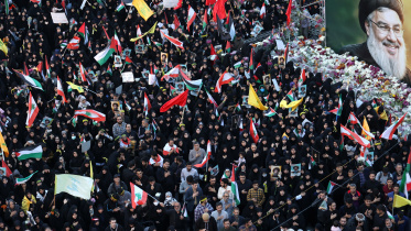 প্রয়াত হিজবুল্লাহ প্রধান হাসান নাসরাল্লাহর স্মরণে তেহরানে শোকসভায় হাজারো মানুষ যোগ দেন। ছবি: রয়টার্স (৩০ সেপ্টেম্বর, ২০২৪) 