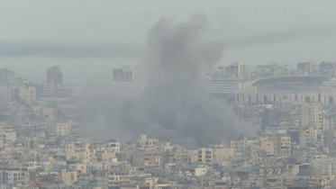 বৈরুতের দাহিয়েহ অঞ্চলে তিন বার বিমান হামলা চালায় ইসরায়েল। ছবি: এক্স থেকে সংগৃহীত