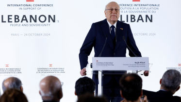 সম্মেলনে বক্তব্য রাখছেন লেবাননের প্রধানমন্ত্রী নাজিব মিকাতি। ছবি: রয়টার্স