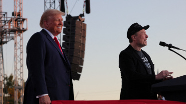 ট্রাম্পের নির্বাচনী প্রচারণায় ইলন মাস্ক। ফাইল ছবি: রয়টার্স