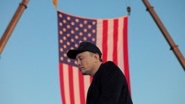 ট্রাম্পের নির্বাচনী প্রচারণায় কেন্দ্রীয় ভূমিকায় ছিলেন মাস্ক। ছবি: রয়টার্স