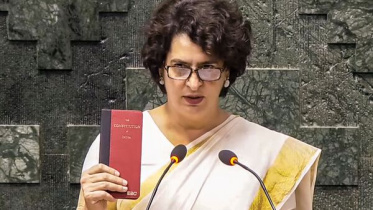 লোকসভায় শপথ নিচ্ছেন প্রিয়াঙ্কা গান্ধি। ছবি: স্টেটসম্যান