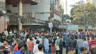 নয়াপল্টনে বিএনপির প্রধান কার্যালয়ের সামনে জমায়েত হতে শুরু করেছে ৩ অঙ্গসংগঠনের নেতা-কর্মী। ছবি: সাজ্জাদ হোসেন/স্টার