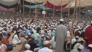 আখেরি মোনাজাতে অংশ নিতে মুসুল্লিদের ঢল। ছবি: সংগৃহীত