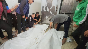 দেইর আল বালাহর আল-আকসা মার্টায়ার্স হাসপাতালে ইসরায়েলি হামলায় নিহতদের মরদেহ। ছবি: রয়টার্স