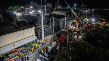 ডমিনিকান রিপাবলিকের রাজধানীতে নাইটক্লাব জেট সেট ক্লাবের ছাদ ধসে পড়ার পর উদ্ধার কার্যক্রম চলছে। ছবি: এএফপি 