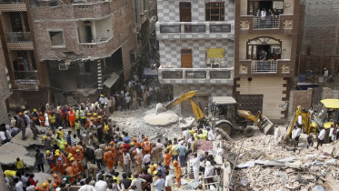 নয়াদিল্লির চার তলা ভবনটি ধসে পড়লে ১১ জন নিহত হন। ছবি: এক্স থেকে সংগৃহীত