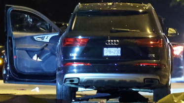 একজন ৩০ বছর বয়সী সন্দেহভাজন ব্যক্তি এই কালো রঙের আউডি এসইউভি গাড়িটি বেপরোয়াভাবে চালিয়ে বহু মানুষকে চাপা দেয়। ছবি: রয়টার্স