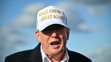 ট্রাম্পের প্রথম ১০০ ছিল নজিরবিহীন সব ঘটনায় পূর্ণ। ছবি: এএফপি