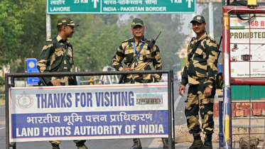 ভারত নিয়ন্ত্রিত কাশ্মীর সীমান্তে কড়া প্রহরায় নিয়োজিত বিএসএফের সদস্যরা। ছবি: এএফপি