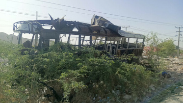 বেলুচিস্তানে স্কুল বাসে বোমা হামলায় ৬জন নিহত হয়েছেন। ছবি: ডন