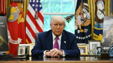 গোল্ডেন ডোমের নকশা চূড়ান্তের ঘোষণা দিচ্ছেন ট্রাম্প। ছবি: এএফপি