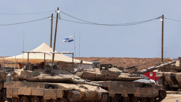 গাজা-ইসরায়েল সীমান্তে আইডিএফের ট্যাংক বহর। ছবি: এএফপি