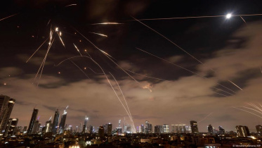 ইরানের ক্ষেপণাস্ত্র হামলা ঠেকাতে ব্যস্ত ইসরায়েলি আকাশ হামলা ব্যবস্থা। ছবি: এএফপি