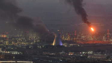 ইসরায়েলের গুরুত্বপূর্ণ শহর হাইফায় ক্ষেপণাস্ত্র হামলা চালায় ইরান। ছবি: এএফপি
