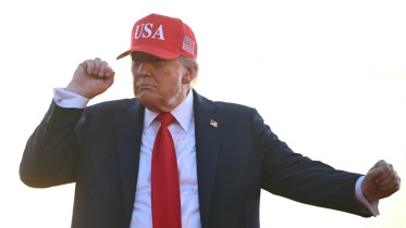 বিগ বিউটিফুল বিল পাসে আনন্দ প্রকাশ করছেন ট্রাম্প। ছবি: এএফপি