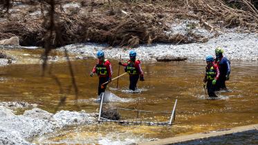 গুয়াদালুপ নদীতে উদ্ধার কার্যক্রম চলছে। ছবি: রয়টার্স