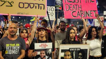 গাজা দখল পরিকল্পনার প্রতিবাদে তেল আবিবে বিক্ষোভ। ছবি: এএফপি